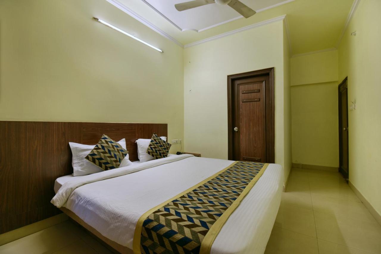 Oyo 2289 Hotel Radha Palace Kukas Exterior foto