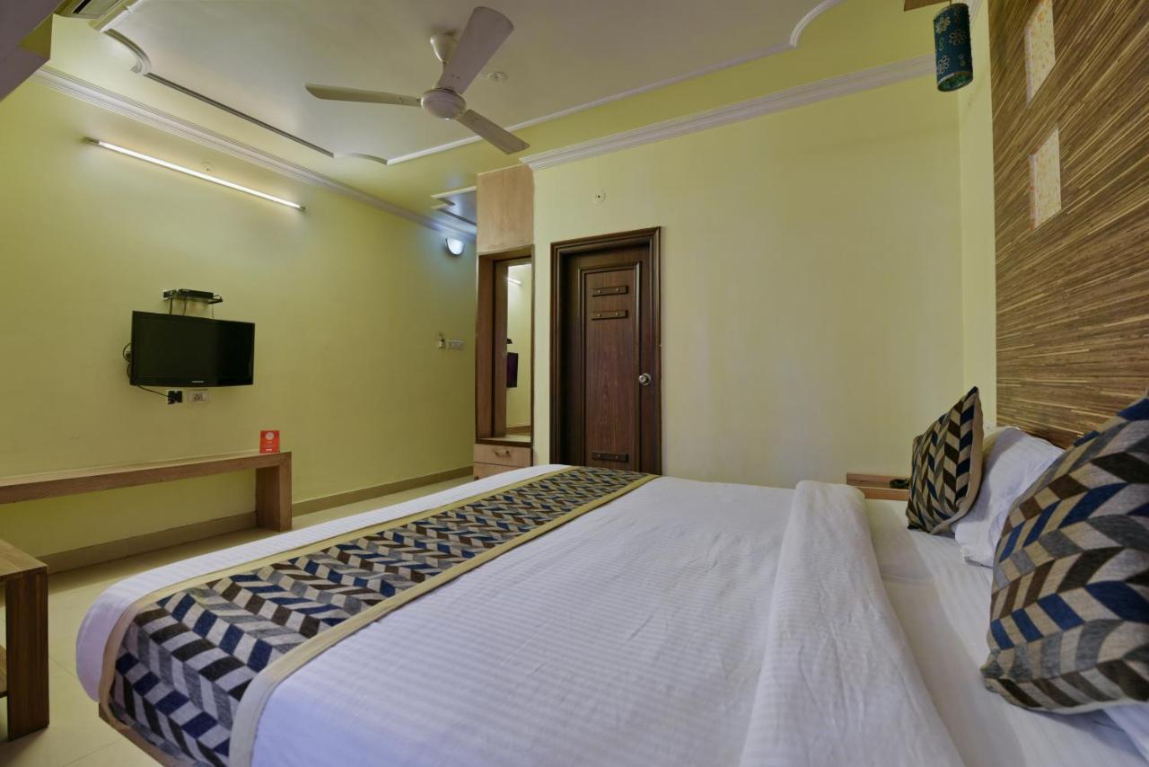 Oyo 2289 Hotel Radha Palace Kukas Exterior foto