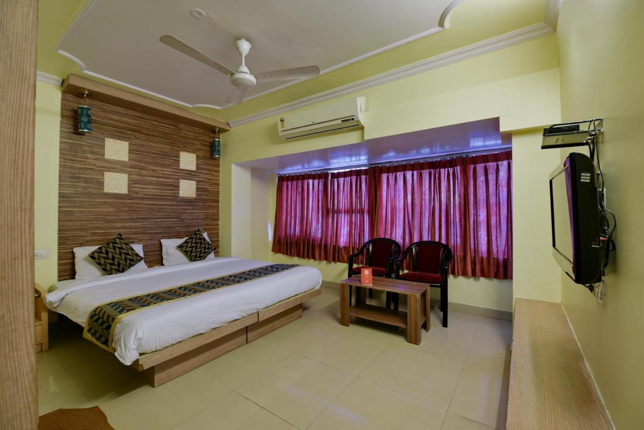 Oyo 2289 Hotel Radha Palace Kukas Exterior foto